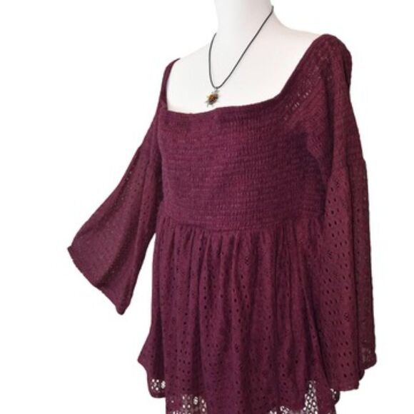 NWT Torrid Wine Eyelet Lace Smocked Peasant Top Sz 1 Boho Whimsigoth Romantic - Picture 4 of 6